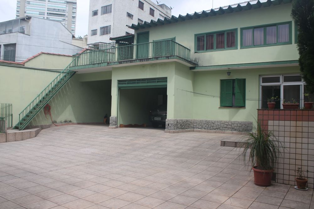 Quintal com lavanderia