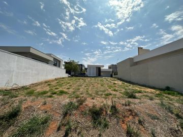Terreno em Condomínio à Venda